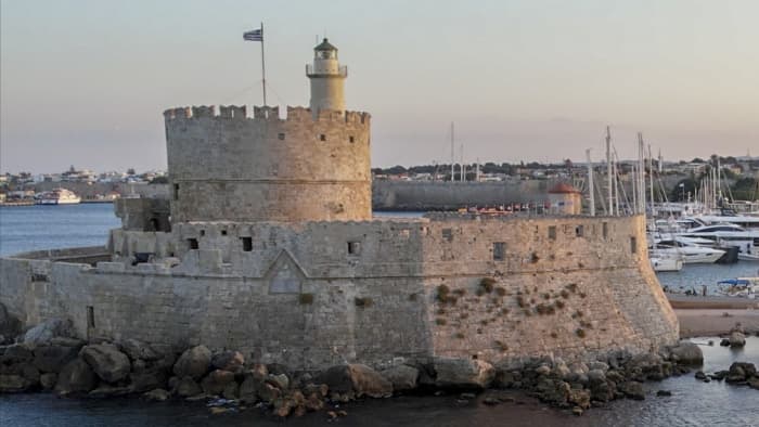 Your day in Rhodes: Rent a motorboat for a full day of discovery