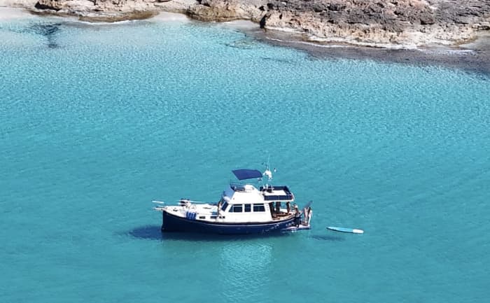 Klassieke boottocht van een hele dag naar de ongerepte baaien van Zuid-Mallorca (Cala Mármols, Caló des Moro, enz.). Ook tochten van vier uur en bij zonsondergang zijn mogelijk.