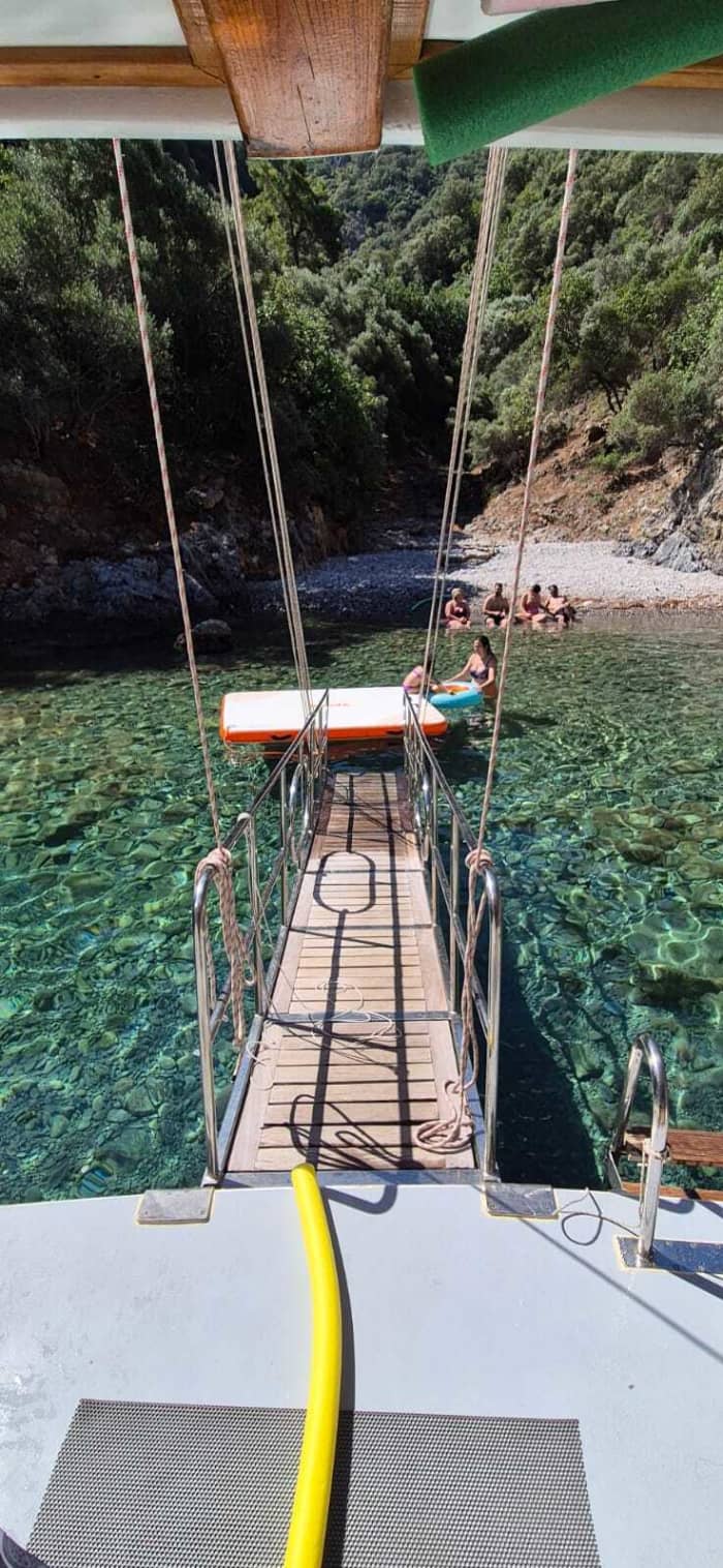 Geniet van de zon tijdens een boottocht van 7,5 uur in Fethiye.