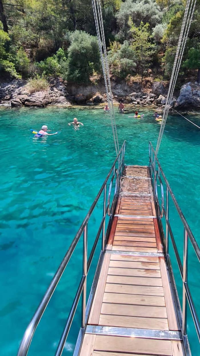 Geniet van de zon tijdens een boottocht van 7,5 uur in Fethiye.
