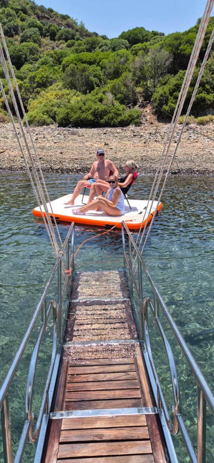 Geniet van de zon tijdens een boottocht van 7,5 uur in Fethiye.