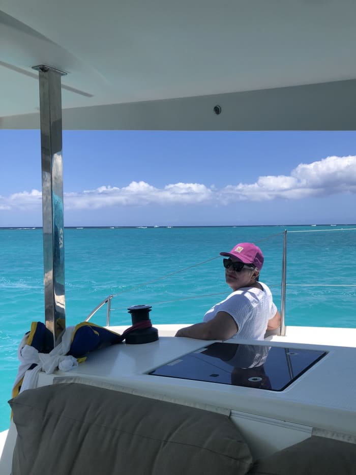 Escapada de día completo en catamarán: rema y haz snorkel en el corazón de las Islas Turcas y Caicos