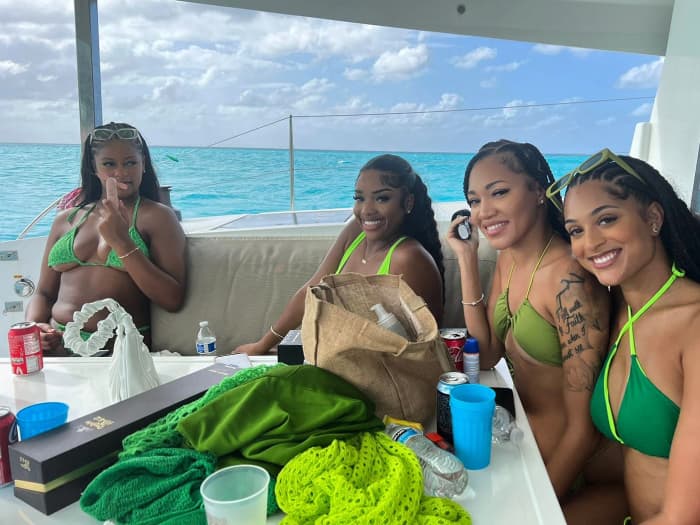 Escapada de día completo en catamarán: rema y haz snorkel en el corazón de las Islas Turcas y Caicos