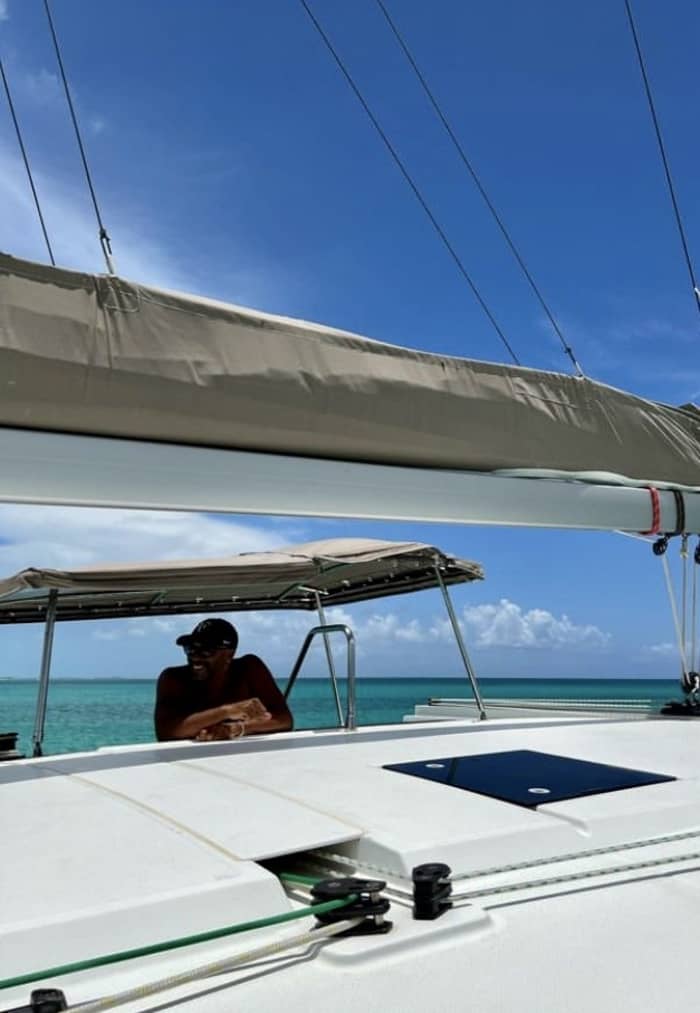 Escapada de día completo en catamarán: rema y haz snorkel en el corazón de las Islas Turcas y Caicos