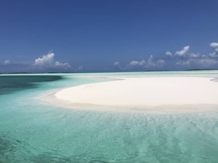 Escapada de día completo en catamarán: rema y haz snorkel en el corazón de las Islas Turcas y Caicos