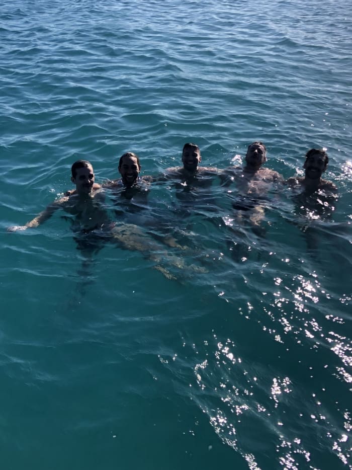 Escapada de día completo en catamarán: rema y haz snorkel en el corazón de las Islas Turcas y Caicos