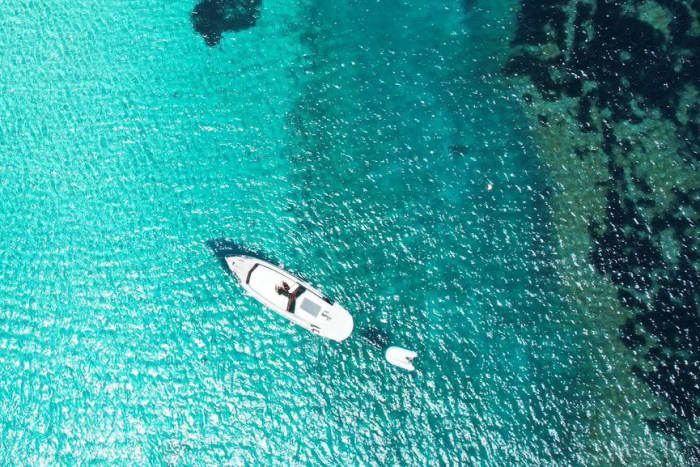 Erkunden Sie La Maddalena mit dem Boot: Ein ganzer Tag auf dem Wasser an Bord eines Motorboots