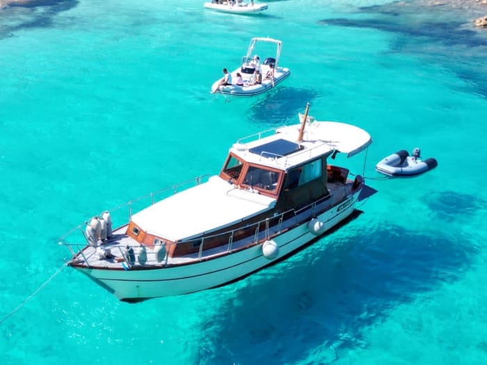 Erkunden Sie La Maddalena mit dem Boot: Ein ganzer Tag auf dem Wasser an Bord eines Motorboots