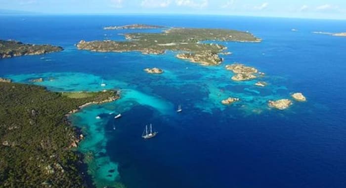 Erkunden Sie La Maddalena mit dem Boot: Ein ganzer Tag auf dem Wasser an Bord eines Motorboots