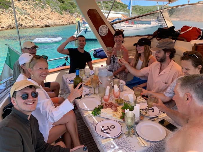 Ihr Tag in La Maddalena: Mieten Sie ein Motorboot für einen ganzen Tag voller Entdeckungen