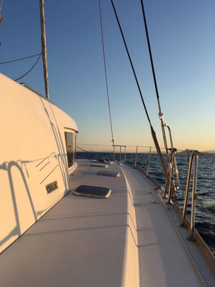 Mer, amour et soleil : une journée riche en émotions à bord d'un catamaran