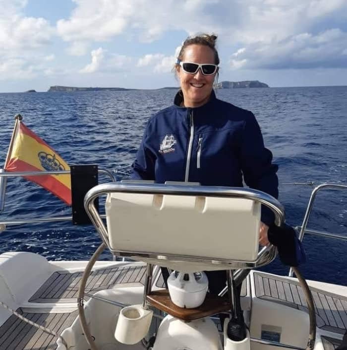 Breng 8 uur door op het warme water van Ibiza.