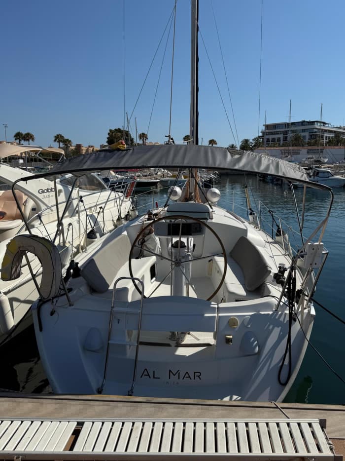 Breng 8 uur door op het warme water van Ibiza.