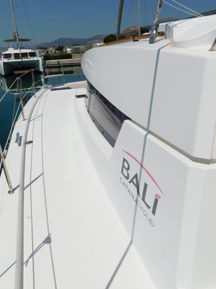 Expérience catamaran à Malte : soleil, mer et détente sur l'île de Comino