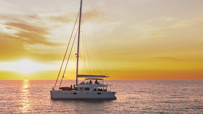 DIA ISLAND LUXURY CATAMARAN SUNSET CRUISE