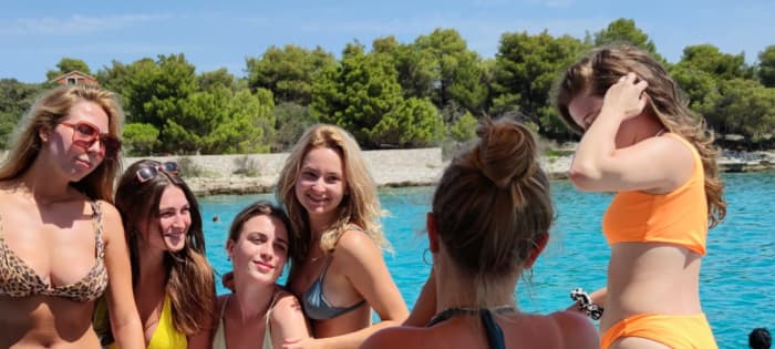 Zon, zee en rust: dagtocht naar Blue Lagoon en Šolta op een motorboot, startend in Split