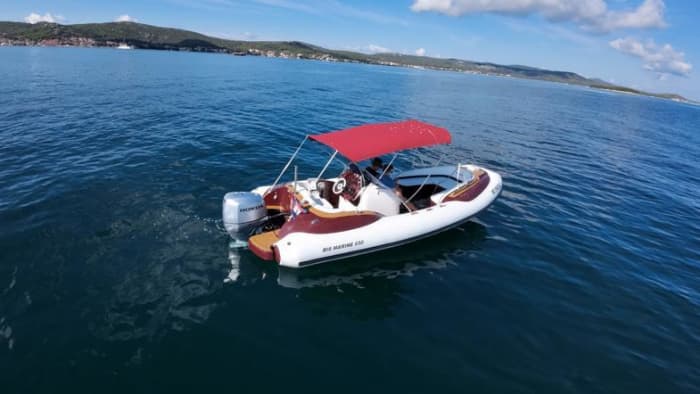 Cały dzień wzdłuż wybrzeża Dalmacji: wyspy i ukryte zatoczki z Ris Marine 650 RM