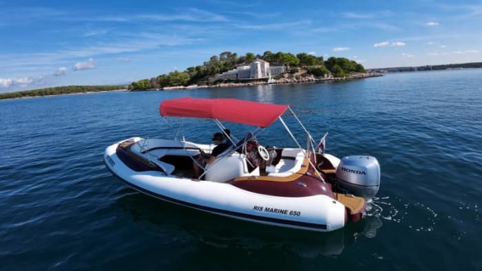 Cały dzień wzdłuż wybrzeża Dalmacji: wyspy i ukryte zatoczki z Ris Marine 650 RM