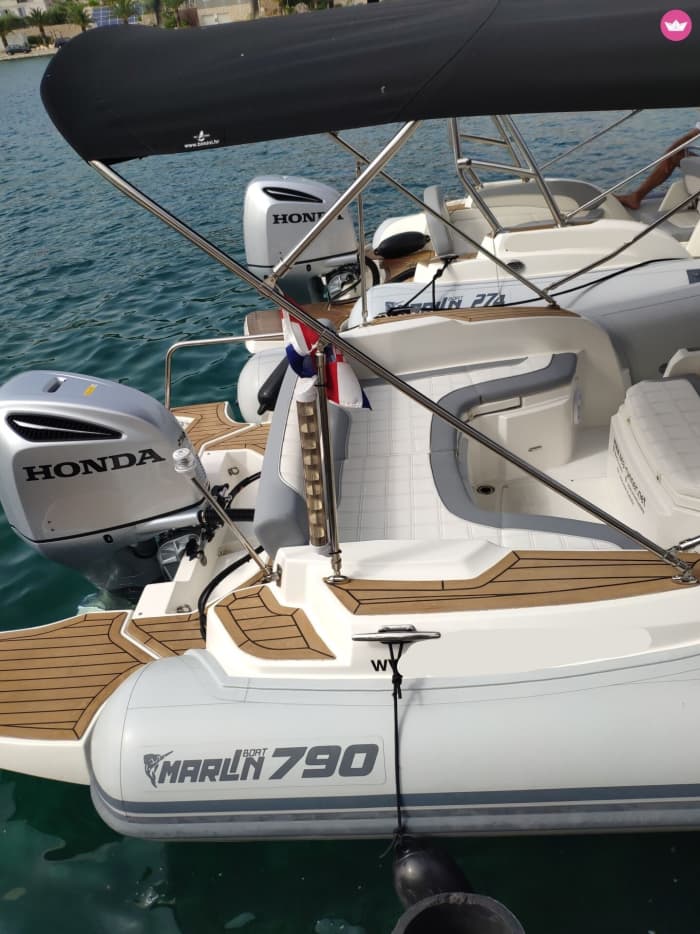 4h in Kaštela: Rent a motorboat and enjoy