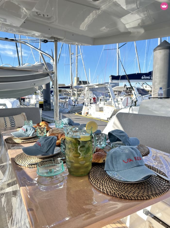 Private sailing to the Lavezzi archipelago and Maddalena