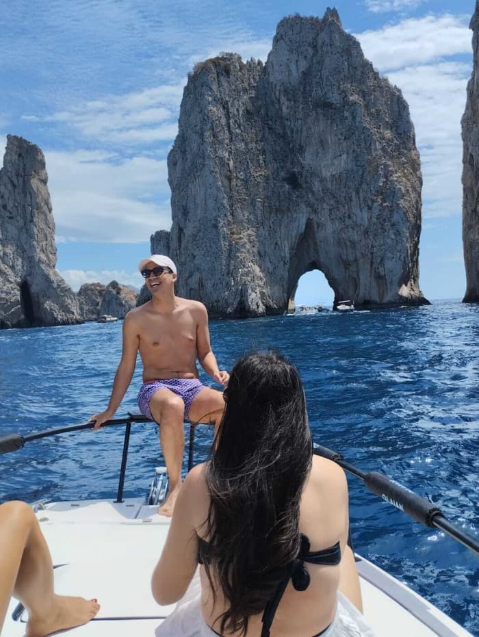 Discover Sorrento on a motorboat for 8h