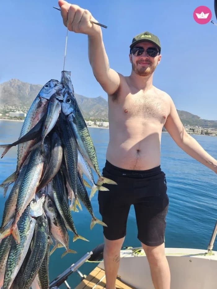 Pesca deportiva en Marbella – experiencia completa en barco (8h)