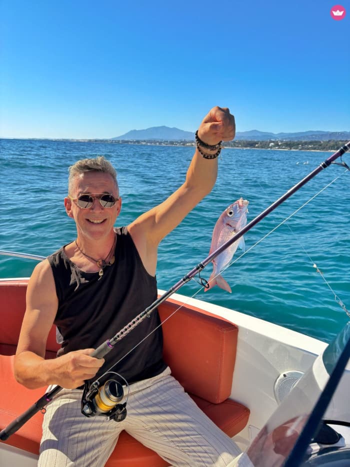 Pesca deportiva en Marbella – experiencia completa en barco (8h)