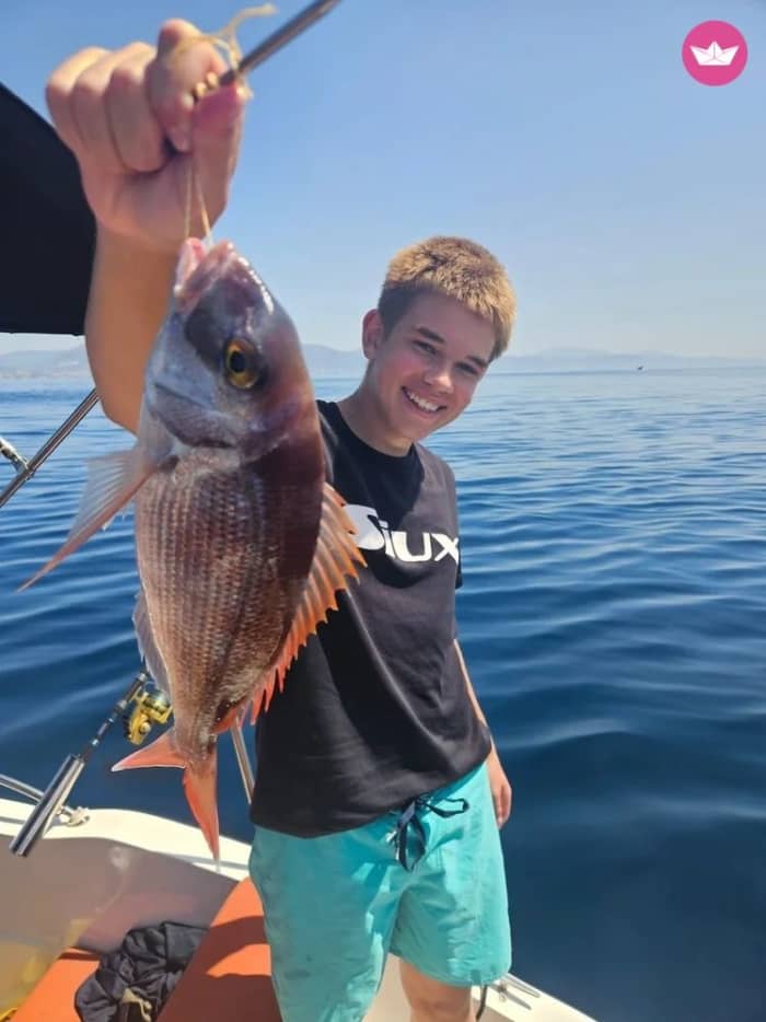 Pesca deportiva en Marbella – experiencia completa en barco (8h)