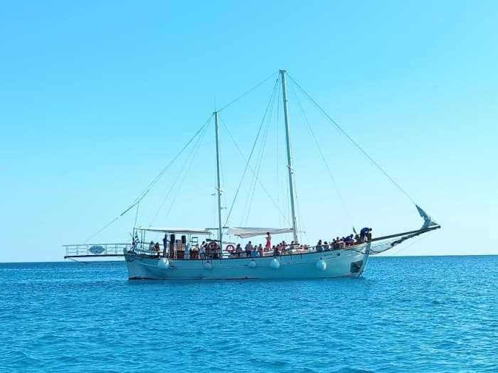 Eleganz auf See: Entdecken Sie Paros auf einer luxuriösen Gulet