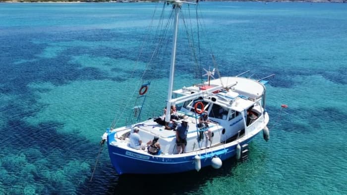 Eleganz auf See: Entdecken Sie Paros auf einer luxuriösen Gulet