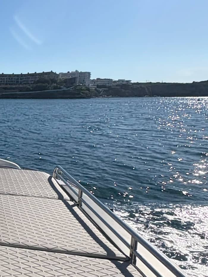 Menorca-Entdeckung: Ganztägiges Yachtabenteuer ab Maó