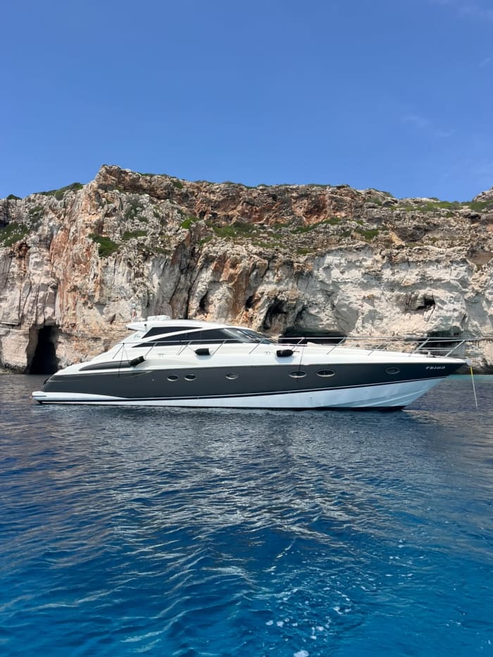 Scoperta di Minorca: Avventura di un giorno intero in yacht da Maó