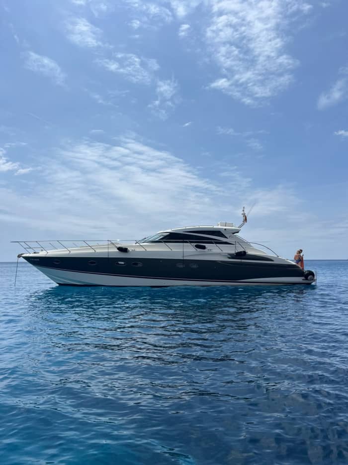 Scoperta di Minorca: Avventura di un giorno intero in yacht da Maó