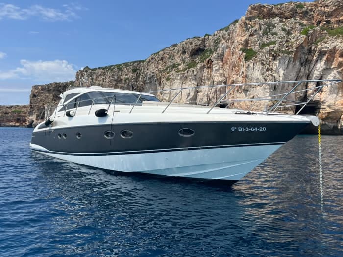Scoperta di Minorca: Avventura di un giorno intero in yacht da Maó