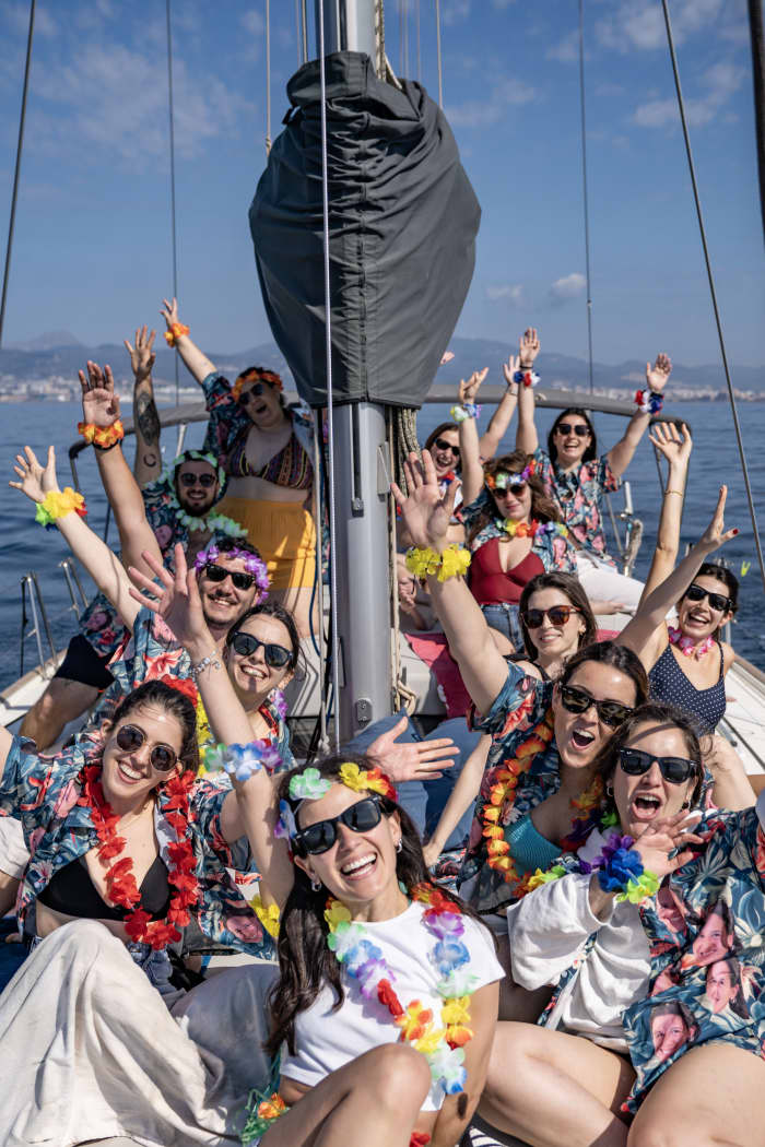 Escursione in barca a vela con tapas per gruppi numerosi