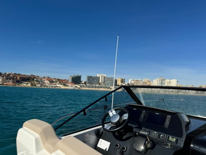 Magie bij zonsondergang: uw privé luxe charterboot inclusief alles. SUNSET - ALICANTE BEACH - SKIPPER EN BRANDSTOF INBEGREPEN