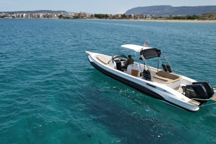 Profitez d'une excursion de 7 heures en bateau à moteur à La Canée.