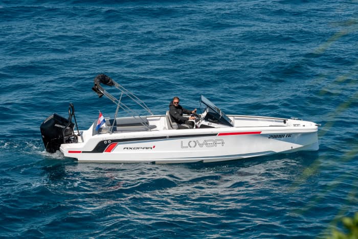 Discover islands with a speedboat