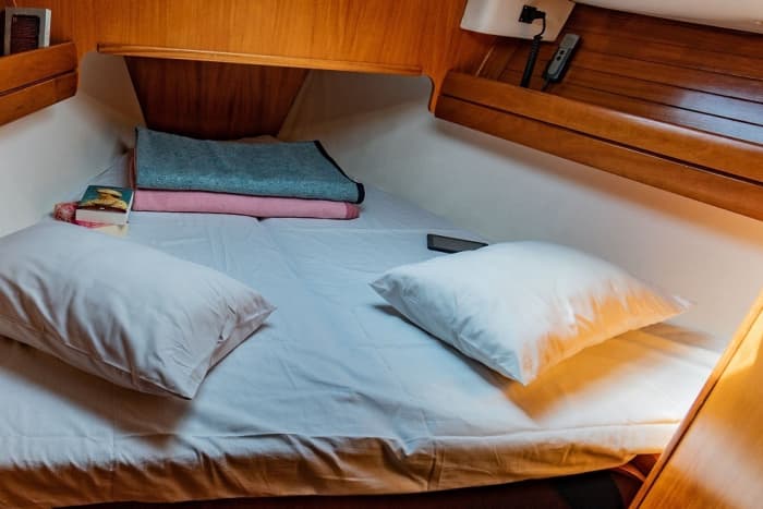 Your own Greek Odyssey: A 8h voyage on a sailboat
