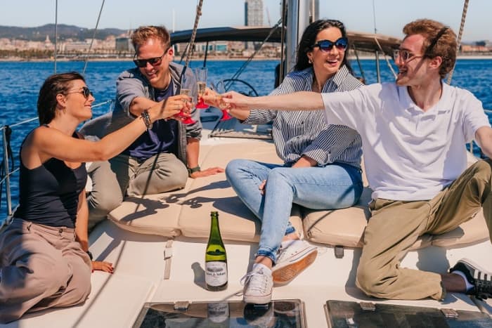 4-hour VIP sailing experience in Barcelona