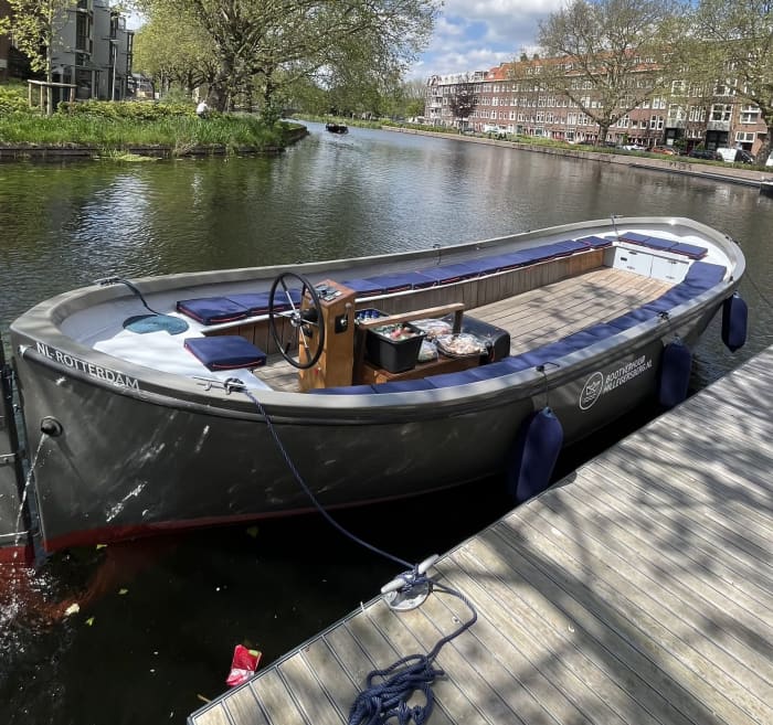 Votre journée à Rotterdam : louez un bateau à moteur pour une journée complète de découverte.