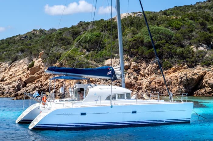 Excursión en catamarán deportivo por el archipiélago de La Maddalena - Embarque desde Cannigione