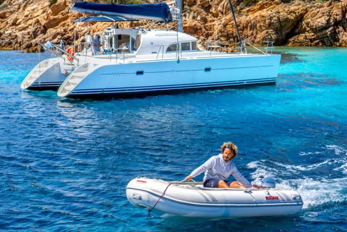 Excursión en catamarán deportivo por el archipiélago de La Maddalena - Embarque desde Cannigione