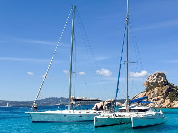 Excursión en catamarán deportivo por el archipiélago de La Maddalena - Embarque desde Cannigione