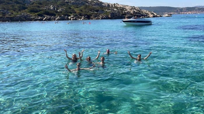 Día completo en catamarán a 13 metros de Cannigione: Las maravillas del archipiélago de La Maddalena