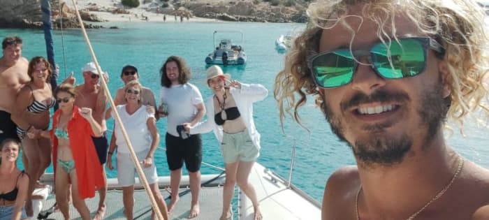 Día completo en catamarán a 13 metros de Cannigione: Las maravillas del archipiélago de La Maddalena