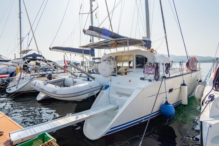 Día completo en catamarán a 13 metros de Cannigione: Las maravillas del archipiélago de La Maddalena