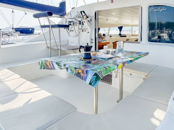 Día completo en catamarán a 13 metros de Cannigione: Las maravillas del archipiélago de La Maddalena