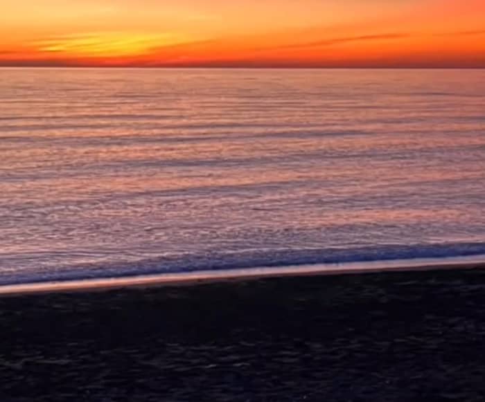Sonnenuntergangszauber: Sonnenuntergangstour ab Santa Teresa Gallura auf einem 15 Meter langen Segelboot.