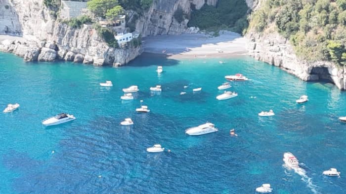 Discover Castellammare di Stabia: a full day of sun in a motorboat